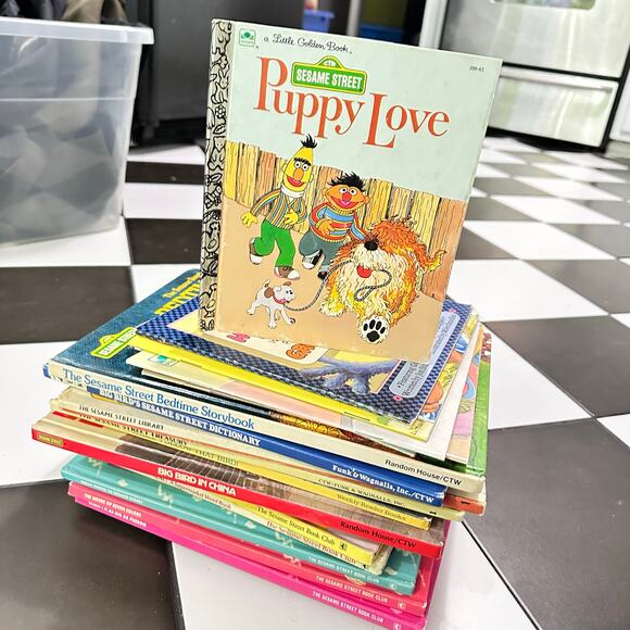 X19 Vintage Sesame Street Book Club Book & More Big Bird 70s- 80s - Picture 2 of 15